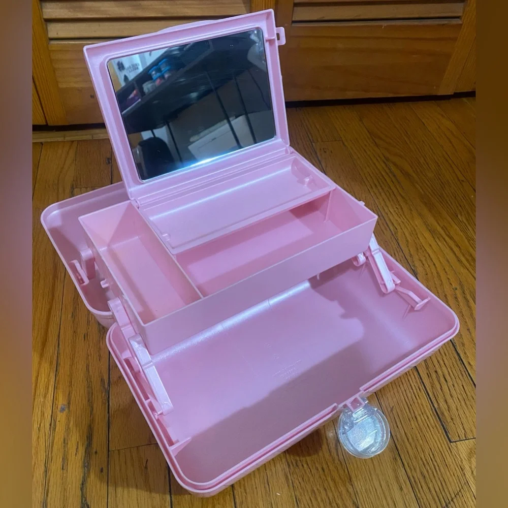 Vintage Caboodles case- pink and sparkly with mirror